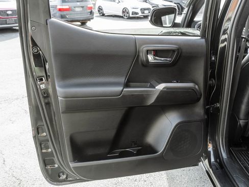 Used 2019 Toyota Tacoma TRD Sport image 26