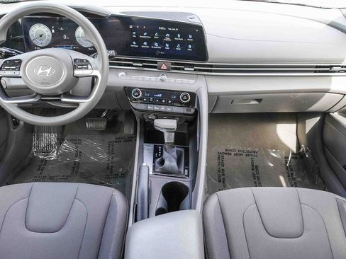 Used 2024 Hyundai Elantra SEL FWD image 12