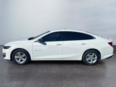 Used 2023 Chevrolet Malibu LS image 2