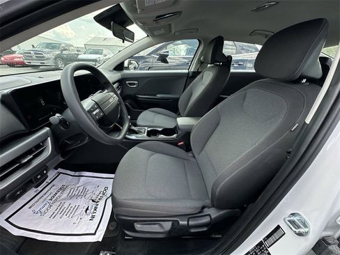 New 2025 Kia K4 LX image 11