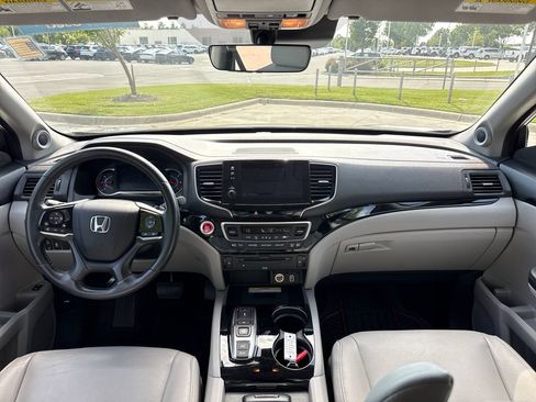 Used 2019 Honda Pilot Touring image 16