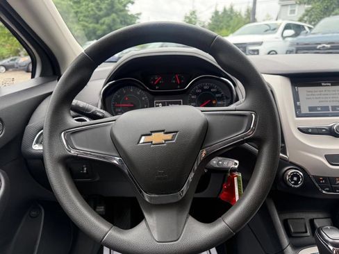 Used 2017 Chevrolet Cruze LS FWD image 24