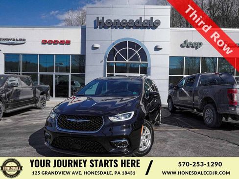 New 2026 Chrysler Pacifica Select image 1