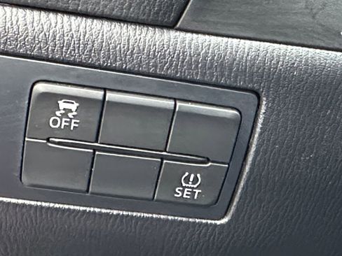 Used 2017 MAZDA MAZDA3 Sport w/ Preferred Equipment Package image 24