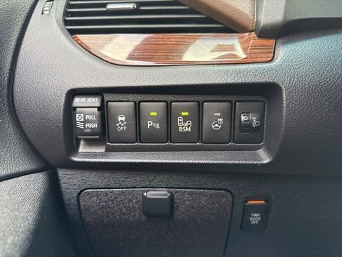 Used 2015 Toyota Sienna Limited Premium image 17