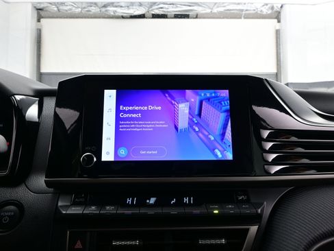 Used 2025 Toyota Camry SE image 19