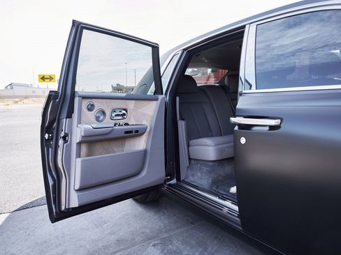 Used 2025 Rolls-Royce Phantom Sedan image 28