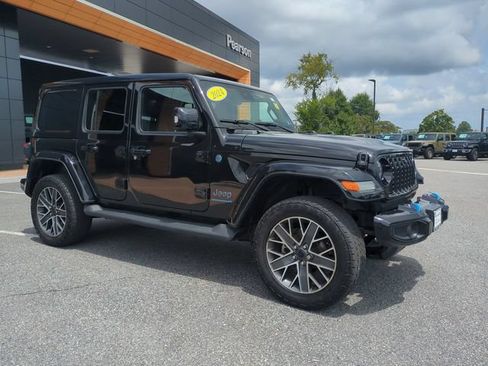 Used 2024 Jeep Wrangler High Altitude AWD/4WD image 2