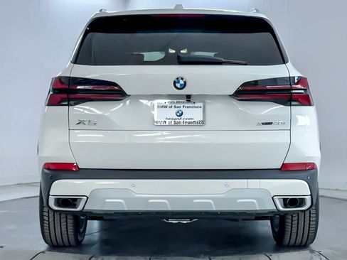 New 2026 BMW X5 xDrive40i w/ Climate Comfort Package image 7