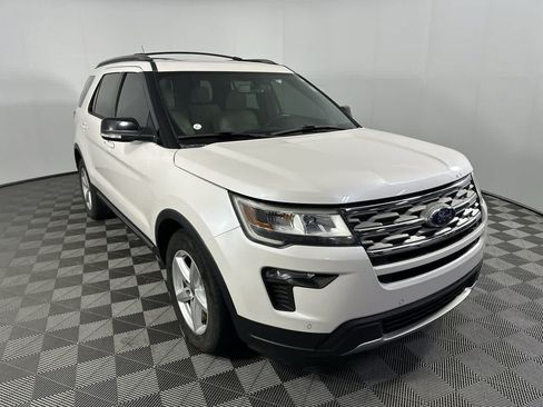 Used 2018 Ford Explorer XLT w/ Equipment Group 202A FWD image 14