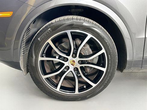 Used 2020 Porsche Cayenne image 11