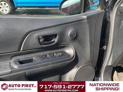 Used 2018 Toyota Prius C One FWD image 4