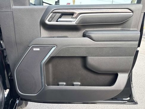 Used 2025 Chevrolet Silverado 2500 LTZ w/ LTZ Plus Package image 14