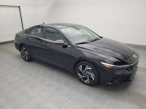 Used 2025 Hyundai Elantra SEL FWD image 11