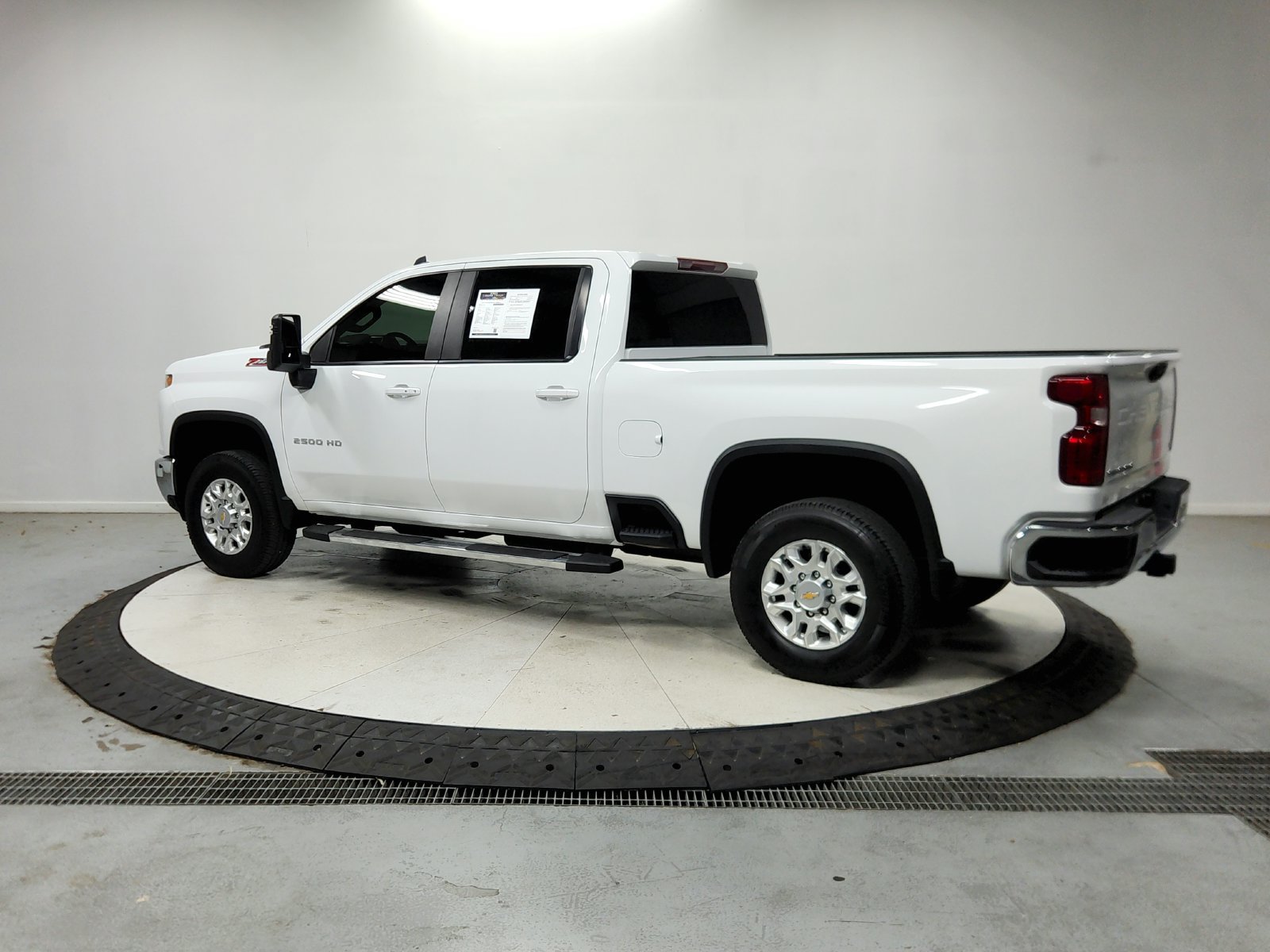 Used 2025 Chevrolet Silverado 2500 LT AWD/4WD image 6