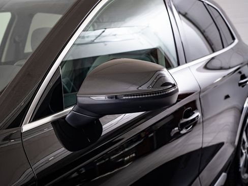 Used 2024 Audi Q5 2.0T Premium w/ Convenience Package image 16