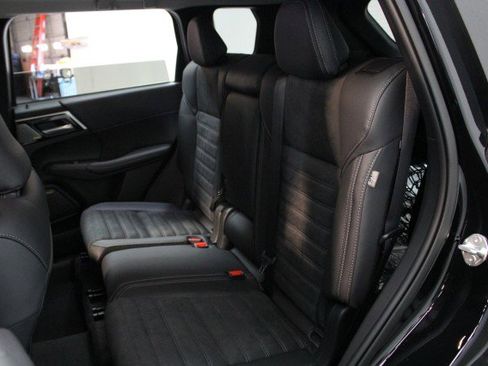 New 2026 Mitsubishi Outlander SE image 24