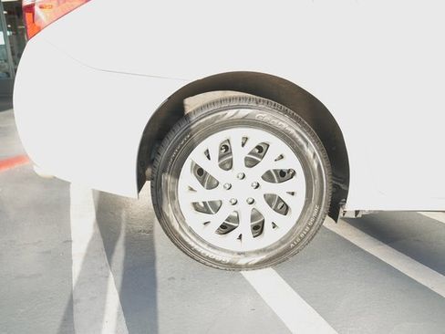 Used 2019 Toyota Corolla LE image 32