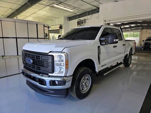 Used 2023 Ford F250 XL w/ FX4 Off-Road Package image 3