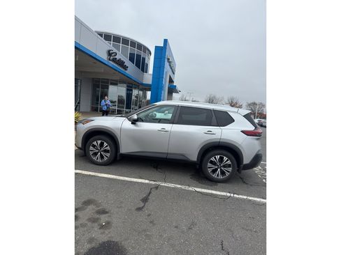 Used 2022 Nissan Rogue SV w/ SV Premium Package image 8