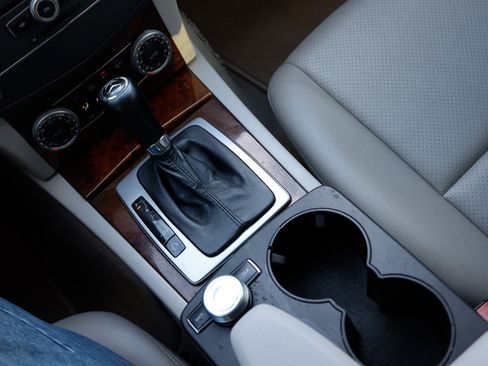 Used 2010 Mercedes-Benz C 300 Sedan image 34