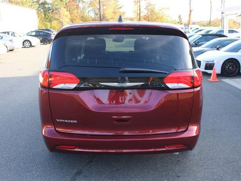 Used 2023 Chrysler Voyager LX image 7