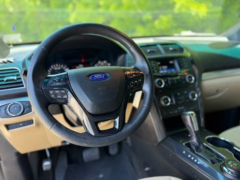 Used 2016 Ford Explorer 4WD image 4