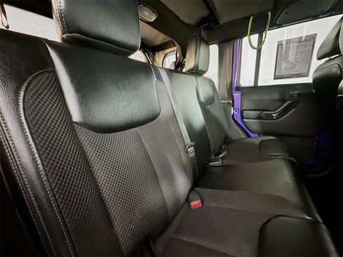 Used 2017 Jeep Wrangler Unlimited Sahara image 25