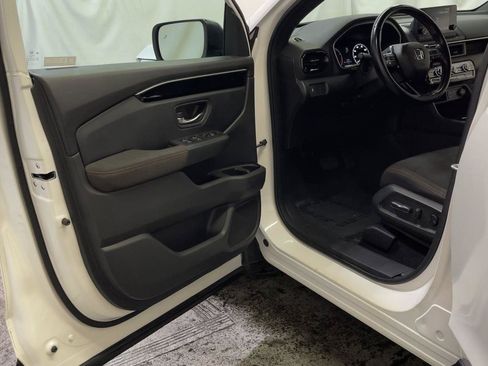 Used 2023 Honda Pilot Sport image 28
