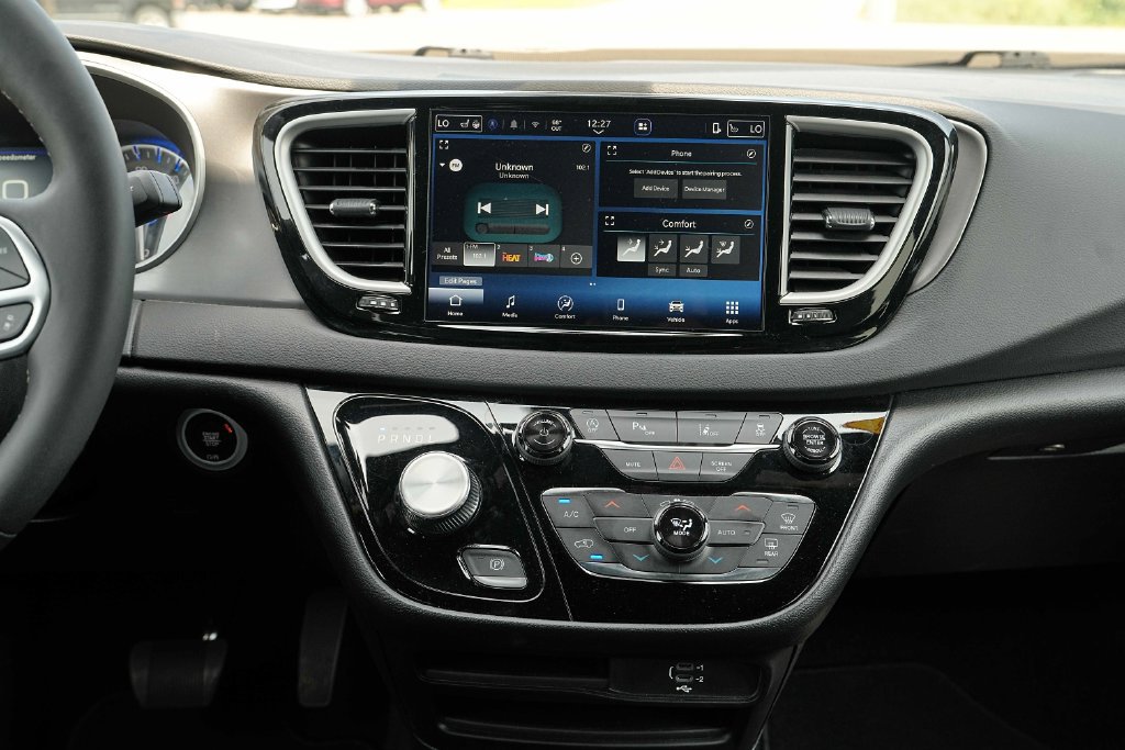 Used 2026 Chrysler Pacifica Select FWD image 30