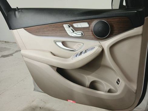 Used 2022 Mercedes-Benz GLC 300 4MATIC image 30
