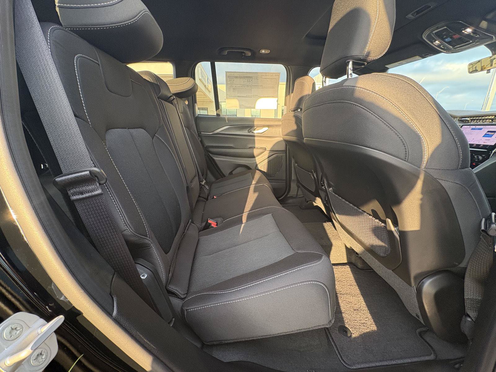 New 2027 Jeep Grand Cherokee Laredo X RWD image 10