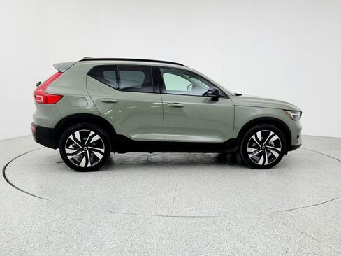 Certified 2023 Volvo XC40 B5 Ultimate w/ Protection Package Premier image 4