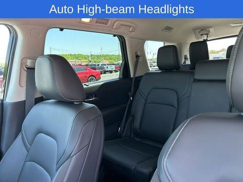 Used 2025 Nissan Pathfinder SL AWD/4WD image 10