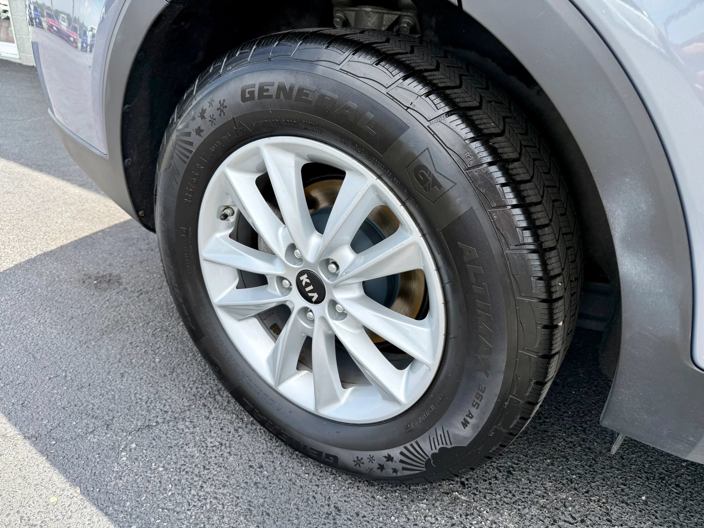 Used 2020 Kia Sorento LX AWD/4WD image 16