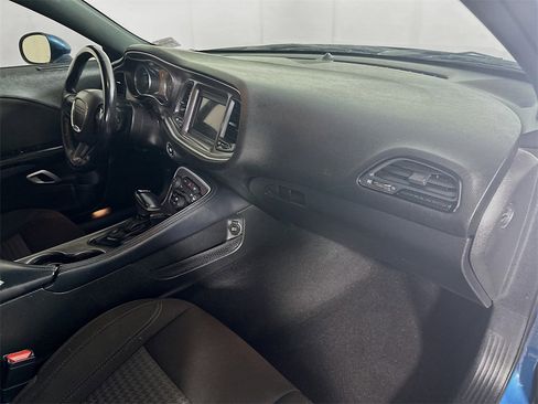 Used 2021 Dodge Challenger SXT image 29
