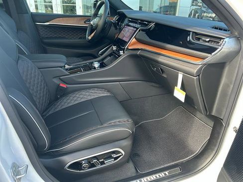 New 2025 Jeep Grand Cherokee Summit image 27