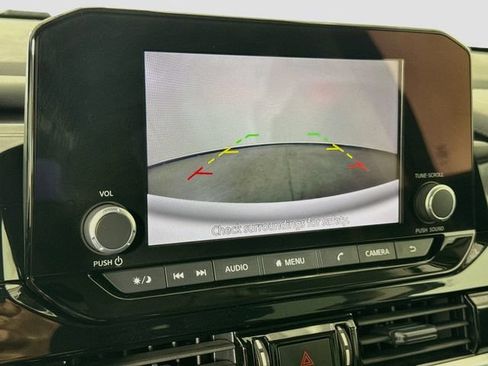 Used 2024 Nissan Pathfinder SV FWD image 13