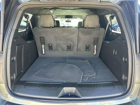 Used 2024 Chevrolet Suburban LT image 25