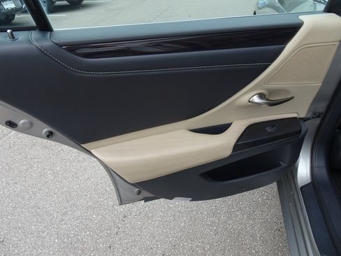 Used 2020 Lexus ES 350 w/ Accessory Package FWD image 16