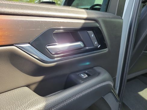 Used 2025 GMC Yukon Denali AWD/4WD image 13