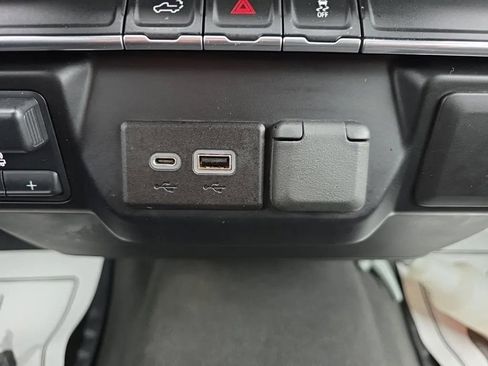 Used 2023 Chevrolet Silverado 2500 LT image 29