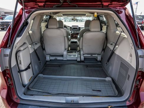 Used 2012 Toyota Sienna XLE FWD image 65