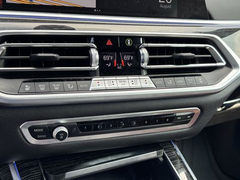 Used 2022 BMW X7 xDrive40i w/ M Sport Package AWD/4WD image 27