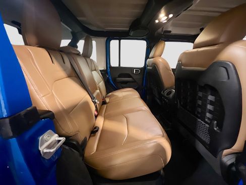 Used 2022 Jeep Wrangler Unlimited Rubicon w/ Cold Weather Group image 19