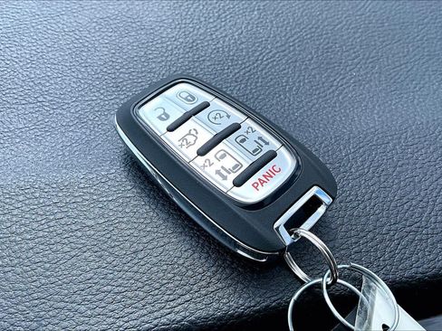 Used 2024 Chrysler Pacifica Limited FWD image 15