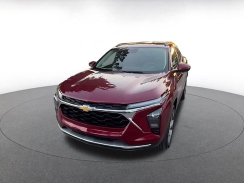 Used 2025 Chevrolet Trax LT image 7