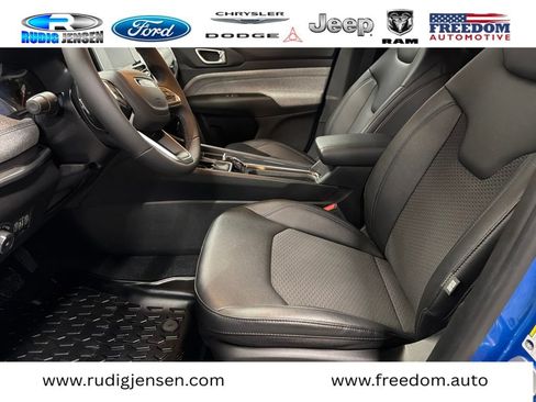 Used 2025 Jeep Compass Latitude image 10
