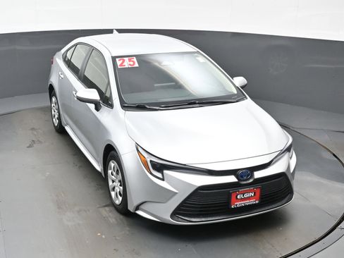 Used 2025 Toyota Corolla LE FWD image 33