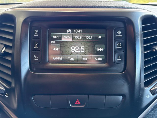 Used 2014 Jeep Cherokee Latitude AWD/4WD image 18